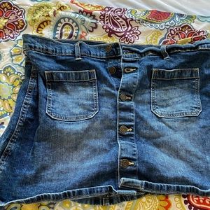 Gap button front denim mini skirt. Size 16